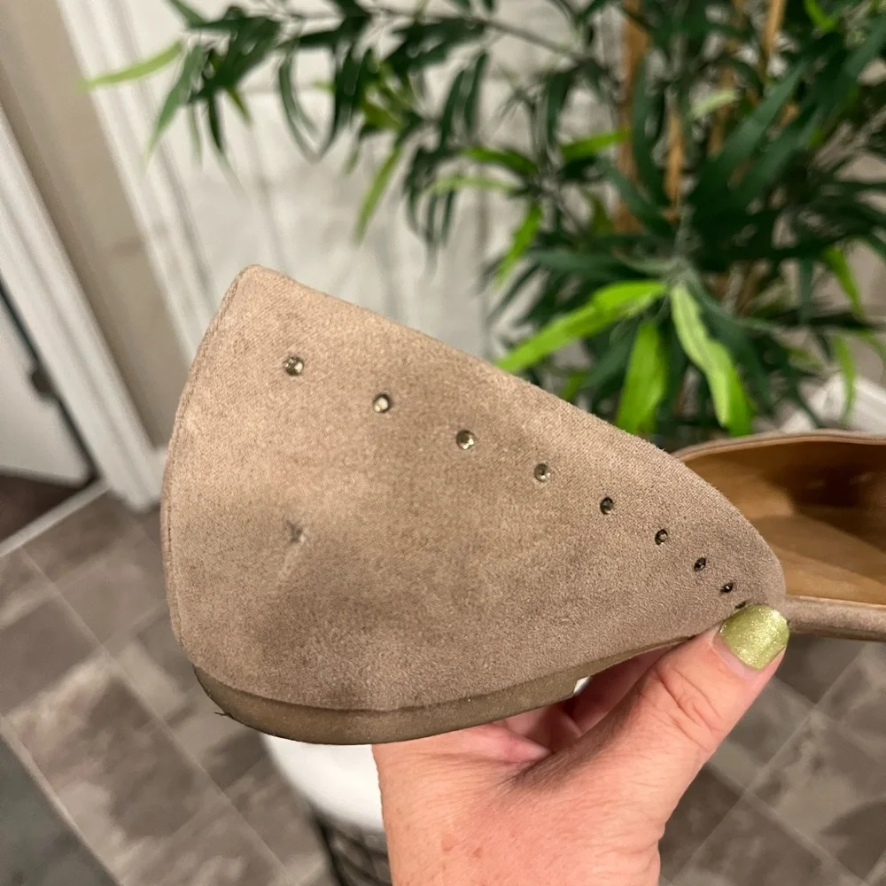 Seychelles brand taupe flat with rhinestone detail - Picture 12 of 16